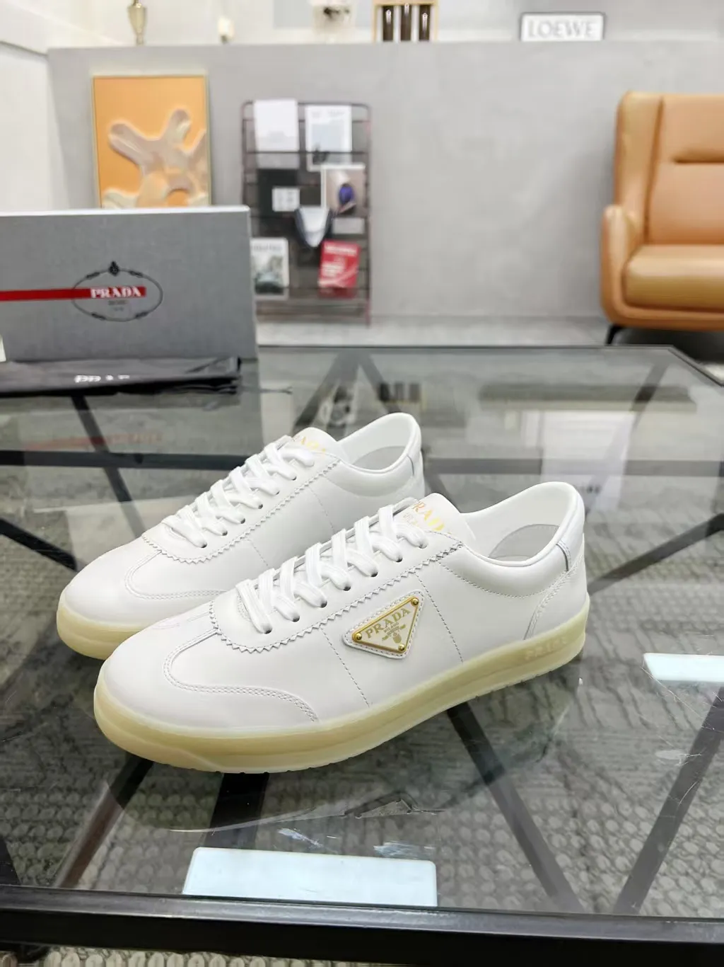 P360 Yuan 38-45 Prada Prada’s new men’s leather sports shoes, the highest version on the market, any comparison is welcome🆚! The original leather has excellent texture and is super high-end! Fetal sheep net lining imported from Italy, removable pad! Luxurious materials and fine workmanship, highly recommended!